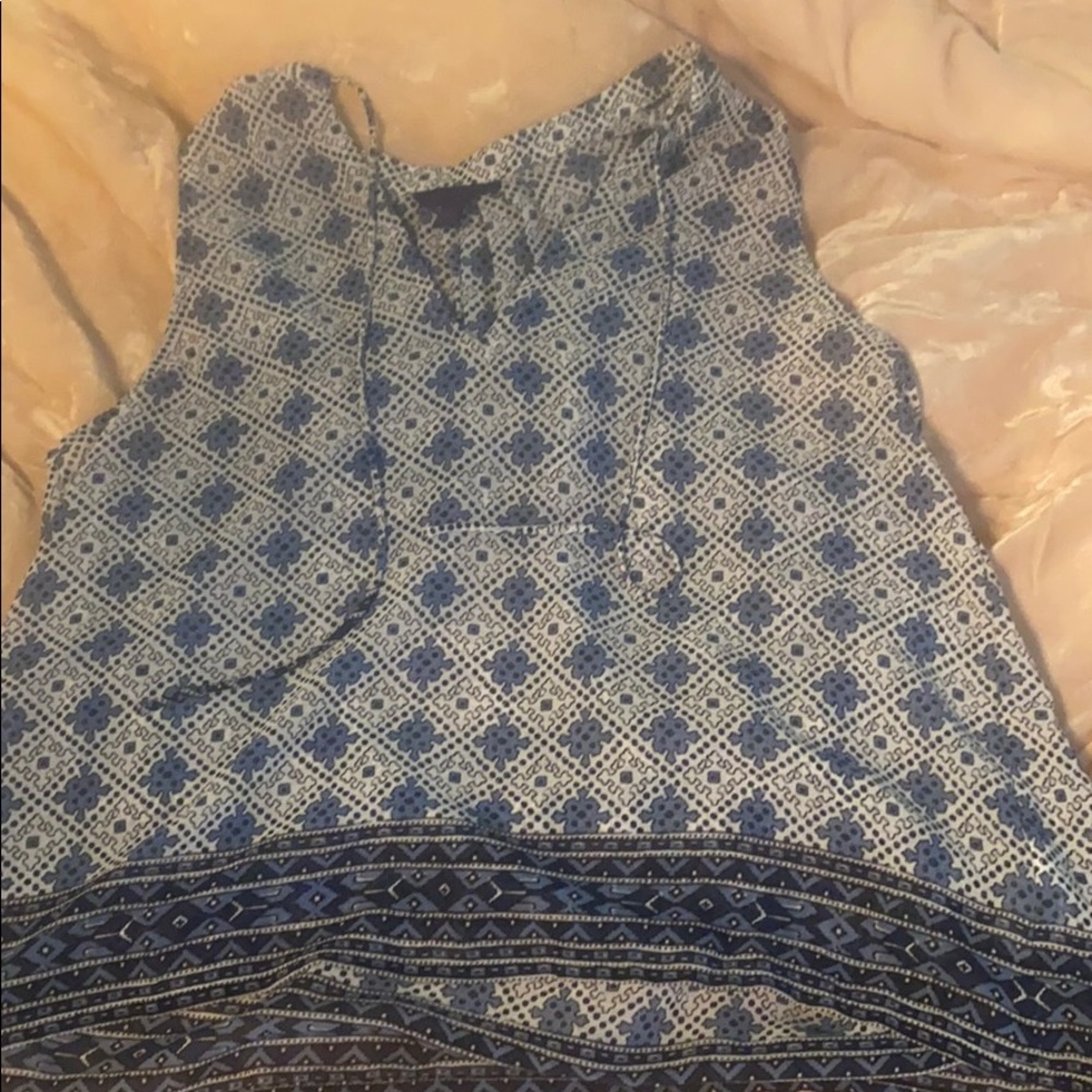 blue key holes top